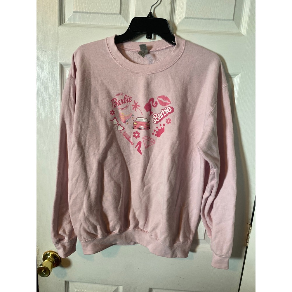 Gildan Heavy Blend Barbie Heart Graphic Pink Crewneck Sweatshirt Womens Medium